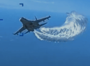美国军方公布了一架俄罗斯喷气式飞机在黑海上空与美国一架无人机相撞的戏剧性画面，此前克里姆林宫否认其苏-27飞机撞上了无人机的螺旋桨